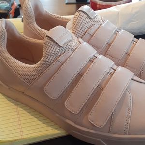 #43❤️/30S Brand new Calvin Klein Irah Sneakers